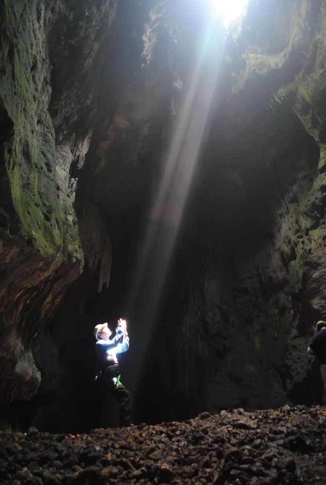 Caving di Luweng Cokro sumber : jogjakita.co.id