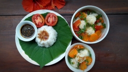 Sajikan selagi hangat bersama sambal kecap dan nasi putih. | Foto: Wahyu Sapta.