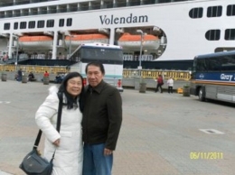 berfoto sebelum masuk ke  kapal Volendam (dok pribadi)