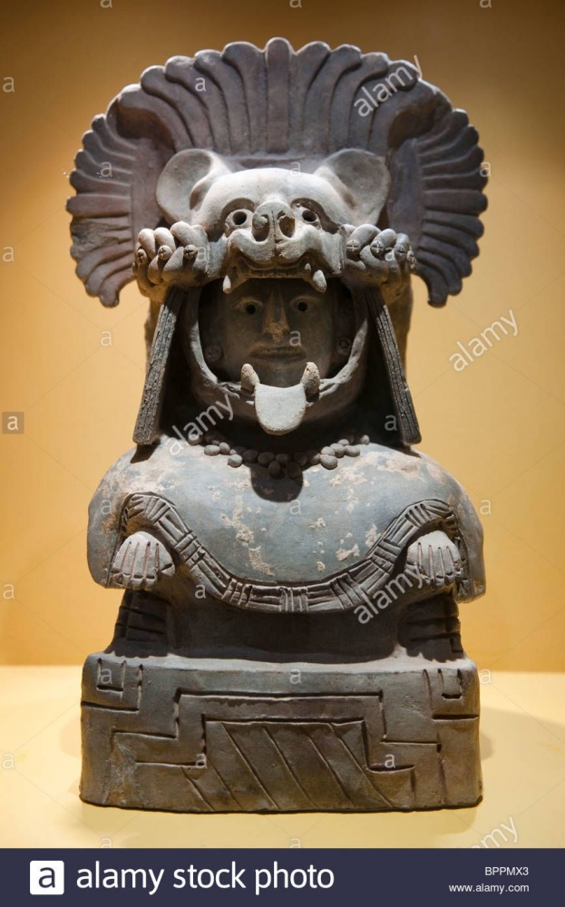 Patung zapotec atau dewa kelelawar yang menginspirasi film Batman /dok alamy.com