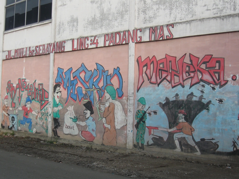 Kreasi mural dalam rangka merayakan HUT RI ke-66 Tahun 2011 (Dokpri)