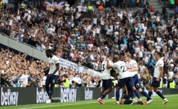 Pemain Tottenham Hotspur merayakan gol ke gawang Manchester City. (via algulf.net)