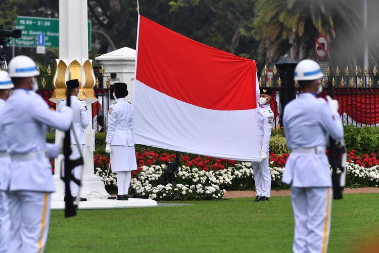 Upacara peringatan 76 tahun Indonesia merdeka dilaksanakan secara sederhana karena masih dalam situasi pandemi  (sumber : kompas.com)