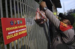 Penanganan isoman perlu juga obat-obatan dalam proses penyembuhannya. Sumber foto: nasional.sindonews.com