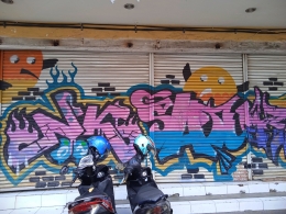 ilustrasi: salah satu grafiti di Jalan Gatsu | Dokumentasi pribadi