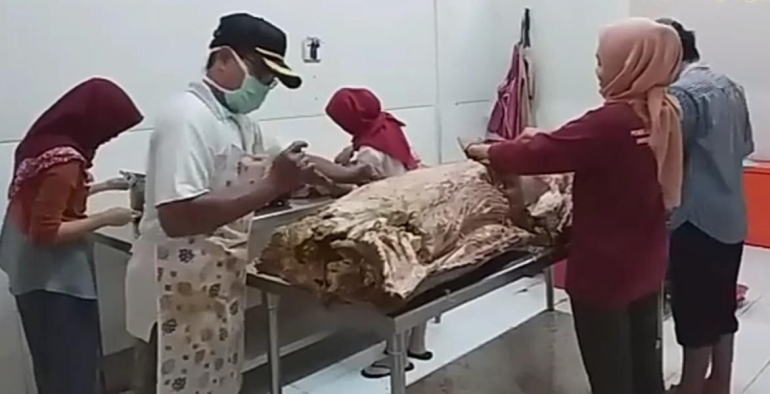 proses fillet ikan blue marlin
