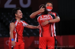 Greysia/Apriyani merayakan keberhasilan menuju final Olimpiade Tokyo 2020, bersama pelatihnya Eng Hian (Dok. NOC Indonesia/via kompas.com)