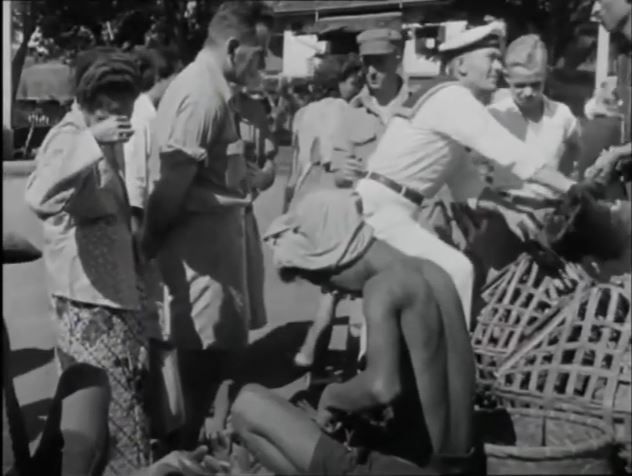 Pasar Jalanan di Jakarta, 1946 (sumber: Wikimedia Commons)