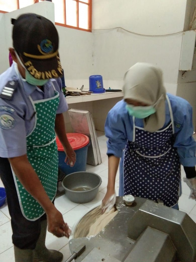 penggilingan bahan adonan sosis