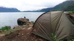 Tenda Merapi Mountain Half Moon 2 UV di danau Gunung Tujuh, Kerinci, Jambi (Dokumentasi Pribadi)