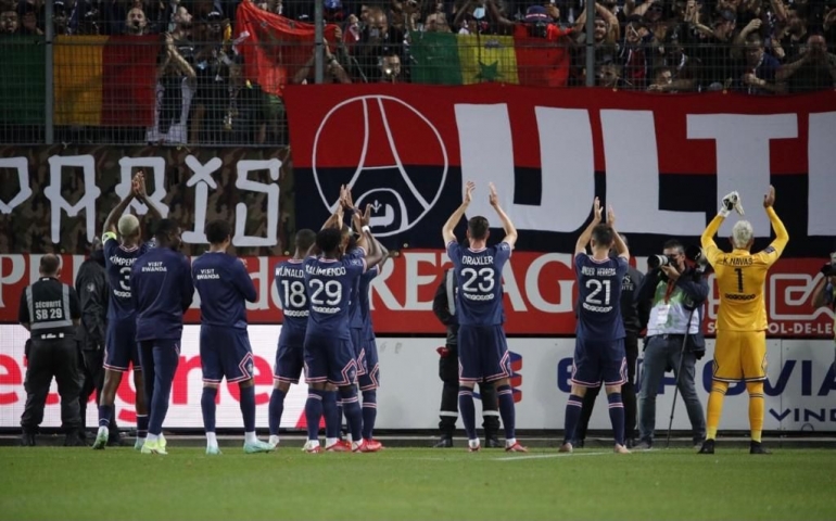 Paris Saint Germain merayakan kemenangan atas Brest. (via algulf.net)