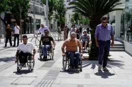 www.talanews.com|Perempatan alan dengan pengadaan pedestrian di sepanjang jalan perkotaan. Pedestrian besar dan luas dengan kriteria2 desain disabilitas