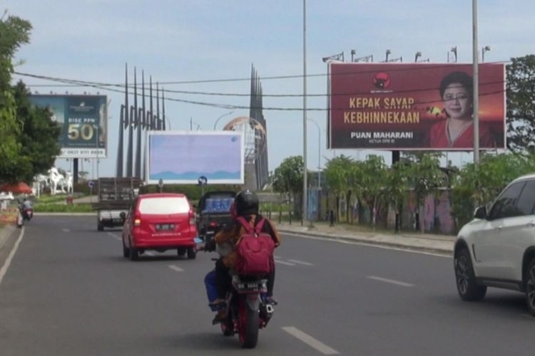 Baliho Puan Maharani tersebar di 24 kabupaten dan kota di Sulawesi Selatan (Sulsel).(KOMPAS.COM/HENDRA CIPTO)