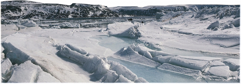 Ujung dunia. Sumber: buku Eyewitness: Arctic and Antarctic, hlm. 6-7.