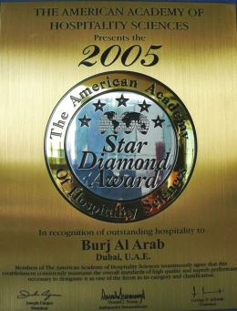 Status resmi hotel Burj al-Arab. Bintang Lima Berlian. Sumber: dokumentasi pribadi