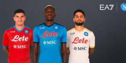 Giovanni Di Lorenzo, Victor Osimhen, dan Lorenzo Insigne menjadi model untuk seragam baru Napoli. (Sumber: Football Italia)