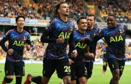 Pemain Tottenham Hotspur merayakan gol ke gawang Wolverhampton Wanderers. (via middleeast.in-24.com)