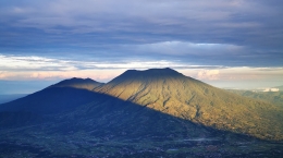 Gunung Singgalang di waktu pagi (Dokumentasi Pribadi)