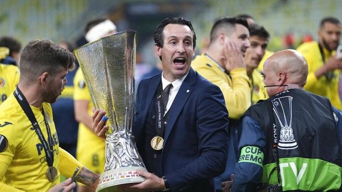 Emery kembali merengkuh gelar Liga Europa yang keempatnya sebagai pelatih. Sumber: AP/Michael Sohn via Detik.com