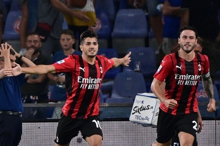 Brahim Diaz (kiri) saat merayakan golnya pada laga penutup pekan pertama Liga Italia yang mempertemukan Sampdoria vs AC Milan di Stadio Luigi Ferraris, Senin (23/8/2021).(AFP/ MIGUEL MEDINA dipublikasikan kompas.com)