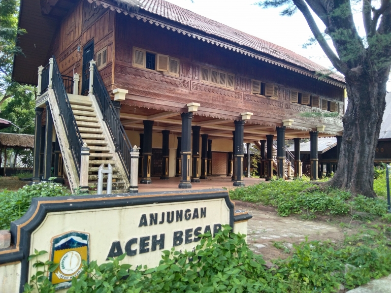 Anjungan Rumah Adat Aceh Besar (Komar)