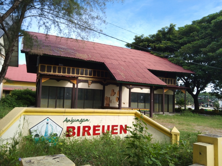 Anjungan Rumah Adat Bireuen (Komar)