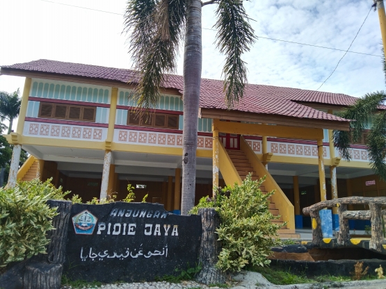 Anjungan Rumah Adat Pidie Jaya (Komar)