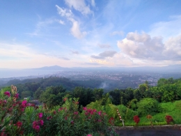 Ilustrasi Puisi Tiga Sketsa, Moderasi Menggugat Anarki. Sumber: Dokumen Pribadi (Foto Bukit Warembungan, Tomohon)