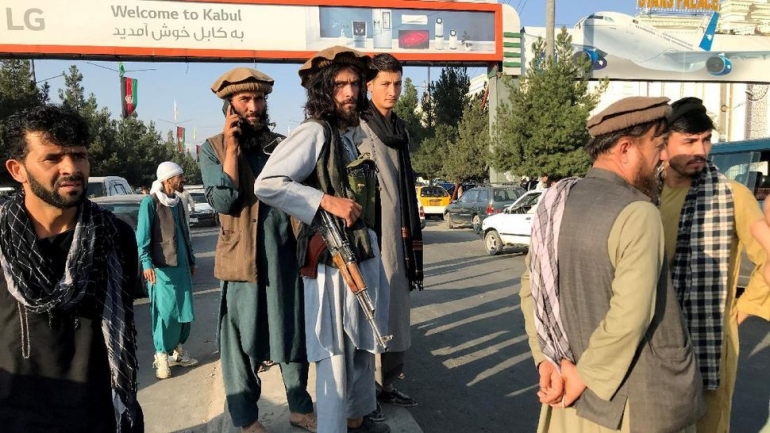 Taliban bersenjata lengkap (foto Reuters)