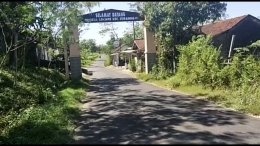 Foto: Tugu selamat datang di Desa Locare KEC. Curahdami
