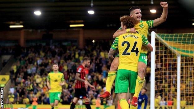 Pemain Norwich City merayakan gol ke gawang Bournemouth. (via Getty Images)