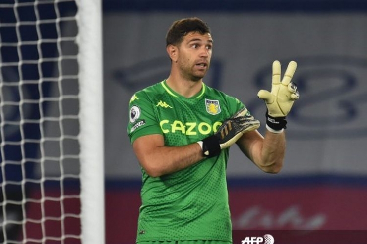 Emiliano Martinez terancam tak bisa bela Argentina di kualifikasi Piala Dunia 2022. Foto: AFP/RUI VIEIRA dipublikasikan kompas.com