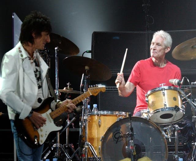 Charlie Watts performs at Wembley Arena with Ronnie Wood / PA Archive. Sumber:eveningstandard.co.uk