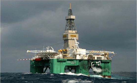 Semi-submersible Rig. Sumber: oilandgasmanagement.net
