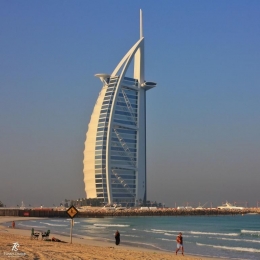Hotel Burj al-Arab di Pantai Jumeirah- Dubai. (Foto: dokumentasi pribadi/Kompasianer Tonny Syiariel)