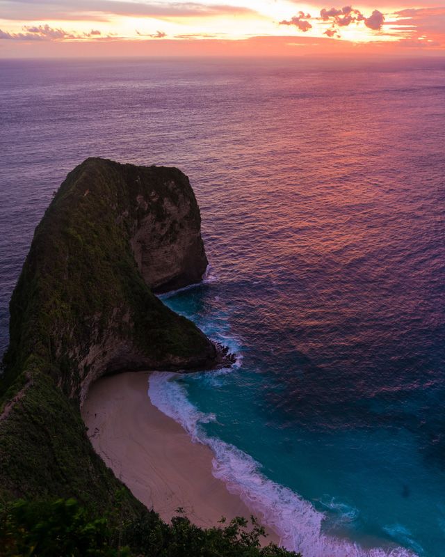 Pantai Kelingking Nusa Penida - Sumber: unsplash.com