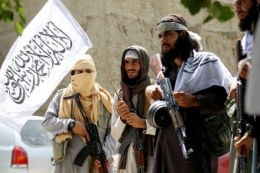 Kelompok Taliban kembali menguasai Afghanaistan. Foto: idntimes.com.