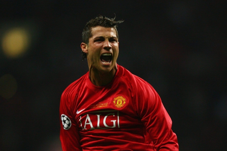 Cristiano Ronaldo saat memakai kostum setan merah. Sumber : twitter.com/FabrizioRomano