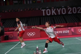 Greysia/Apriyani saat bertanding di laga final ganda putri Olimpiade Tokyo 2020 (ANTARA FOTO/SIGID KURNIAWAN/via kompas.com)