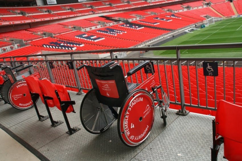 www.abigsplash.blogspot.com. Kira2, apa yang salah dengan konsep ruang disabilitas di stadion ini?