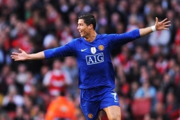 Cristiano Ronaldo merayakan gol pada laga leg kedua semifinal Liga Champions 2008-2009 di Emirates Stadium, 5 Mei 2009. Sumber: kompas.com 