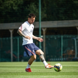 Lionel Messi dalam sesi latihan. (Foto: Twitter/PSG_inside)
