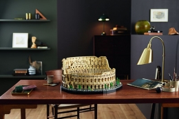 Colosseum yang terbuat dari LEGO | Sumber foto: Perusahaan LEGO