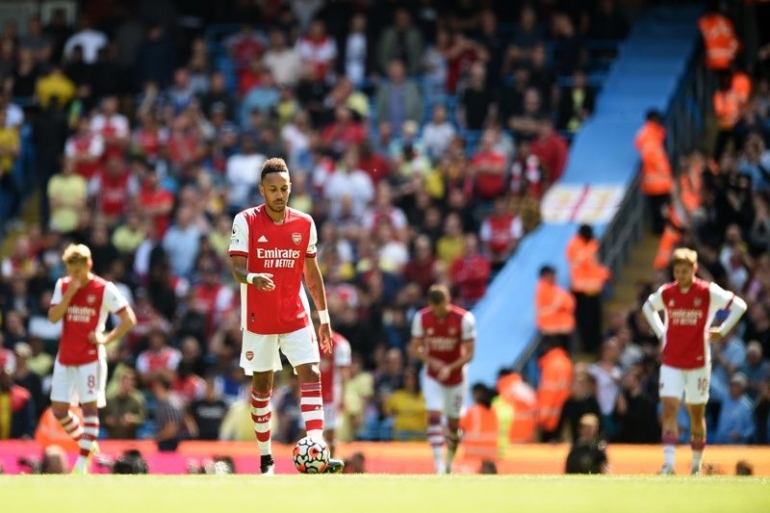  Ekspresi kecewa pemain-pemain Arsenal usai kalah dari Manchester City di Liga Inggris (28/8)/Foto: AFP 