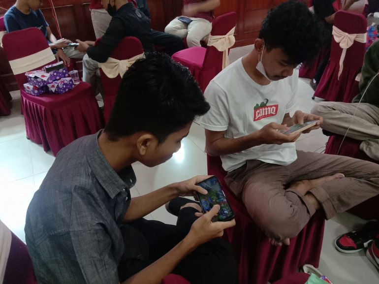 Suasana perlombaan E-Sports Mobile di DPD Pekat IB Kota Pariaman, Sumatera Barat. (Farhan Olivio/Mahasiswa)