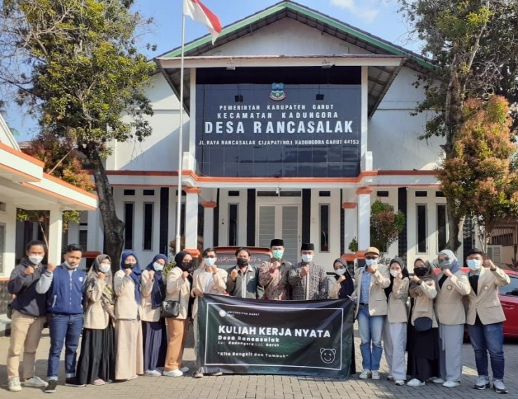 Kelompok 1, 2 dan 3 desa Rancasalak sukseskan KKN tematik 2021 (Dok. Pribadi).