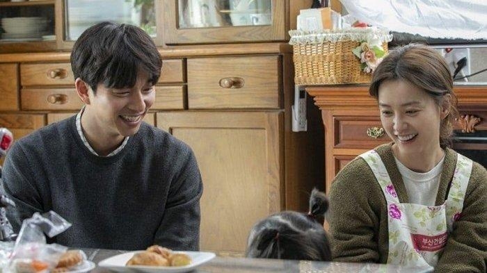 Gong Yoo dan Jung Yumi dalam film Kim Ji-young, Born 1982| Sumber: Spring Wind Film Company/Lotte Cultureworks via Soompi