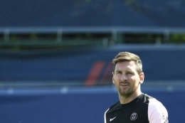 Lionel Messi saat mengikuti latihan perdana PSG (AFP/BERTRAND GUAY/via Kompas.com)