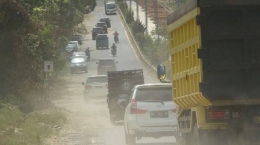 Musim kemarau rentan dengan debu yang menyebabkan gangguan terhadap penglihatan dan pernafasan, ilustrasi : Banjarmasin.tribunews.com