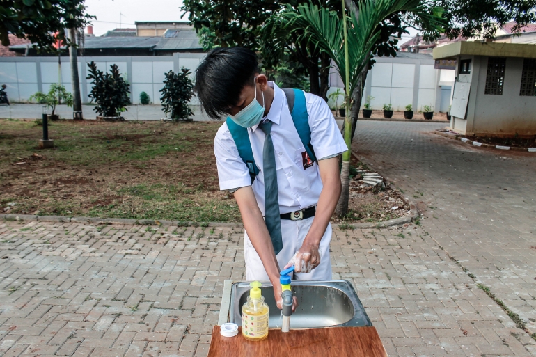 Dilengkapi fasilitas wastafel bagi para siswa dan siswi SMA 11, Cakung, Jakarta Timur. (Jonas/Mahasiswa)
